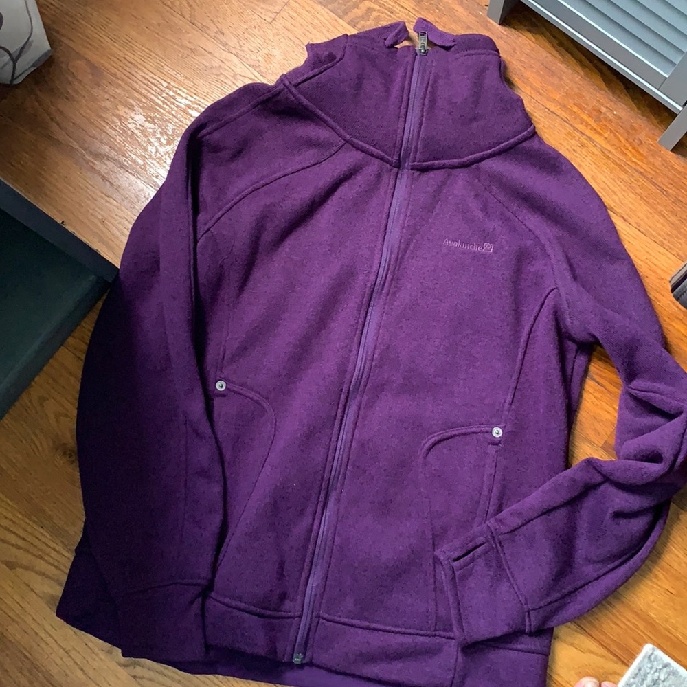 Avalanche purple women’s XL zippered sweatshirt.